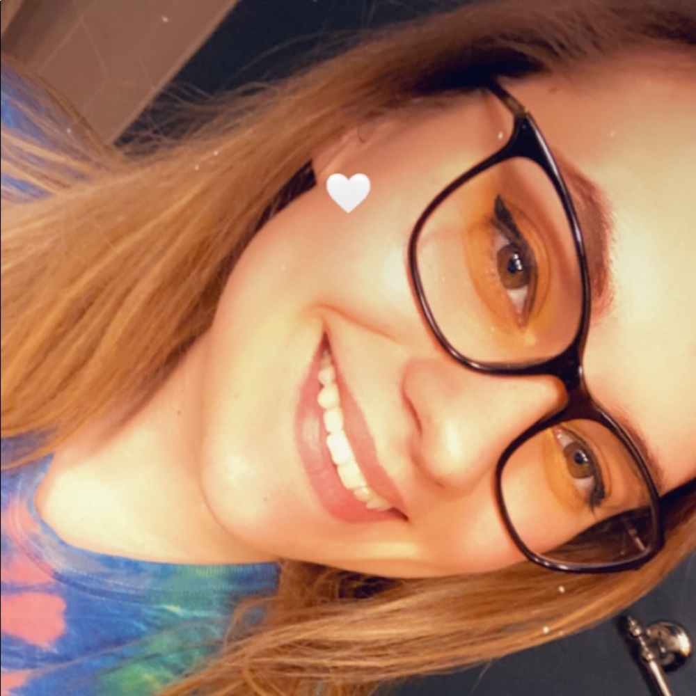 Meet your Posher, Chloe